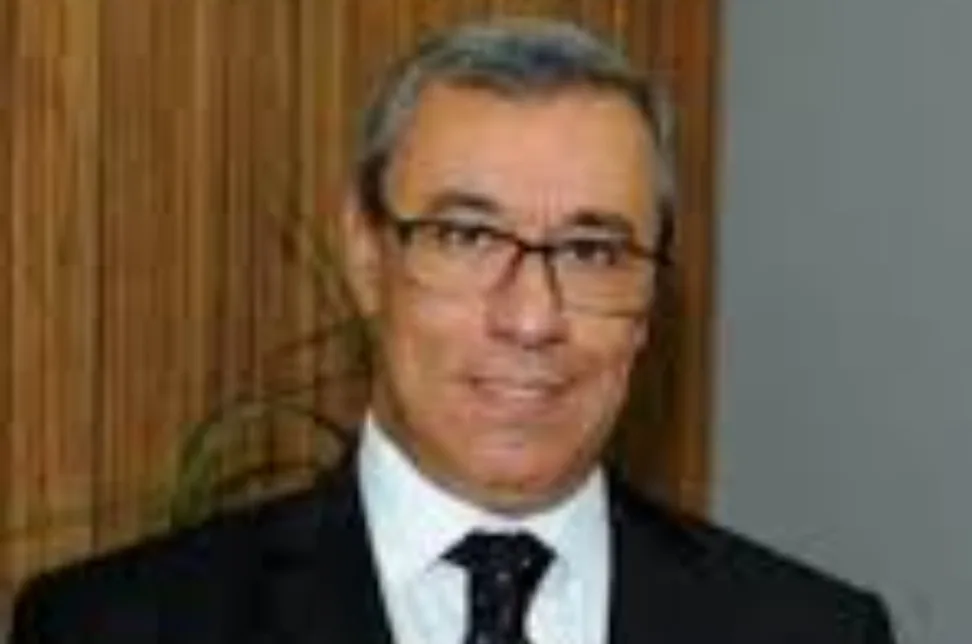 ماذا يجري بالبنك الشعبي المركزي … فساد وإدارة غارقة في القروض الكبرى بلا مستندات وعودة متقاعد لإدارة المؤسسة المالية نحو الهاوية