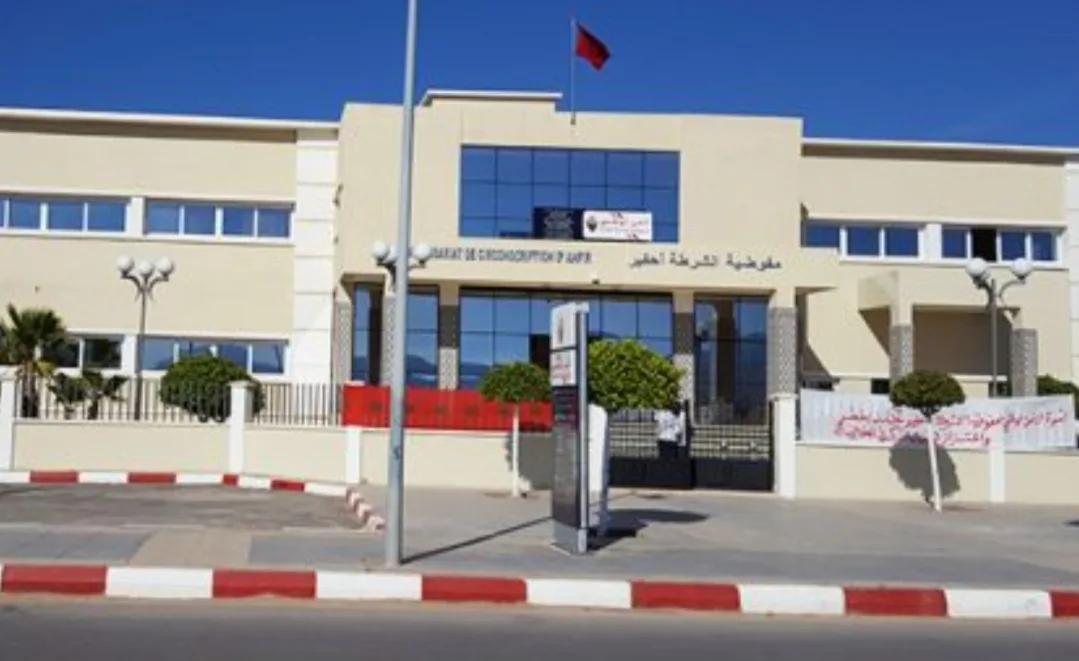 عندما يتواطأ البوليس مع السحر والجنس … موظف شرطة بأحفير يرفض توقيف عضوة جماعية سابقة مبحوث عنها