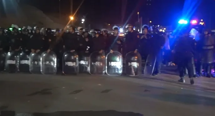 إصابة أكثر من 20 عنصر أمن وما يفوق عن 60 شابا في محاولة إقتحام سبتة ليلة أمس