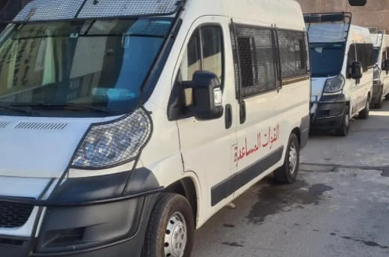 “مخازني” في وضع غير طبيعي يسقط شخصا ب “الكاو” وسط مدينة الدريوش