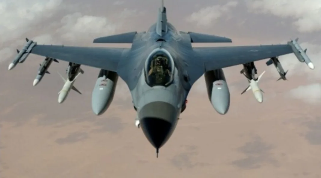 المغرب يجهز طائراته F-16 بصواريخ أمريكية مدمرة ، وقلق شديد في الجزائر !