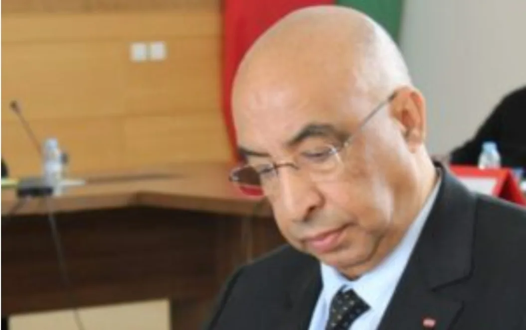 قائد جماعة أمطالسة بالدريوش يلزم المرتفقين برؤية نسائهم وبناتهم قبل قضاء مصالحهم