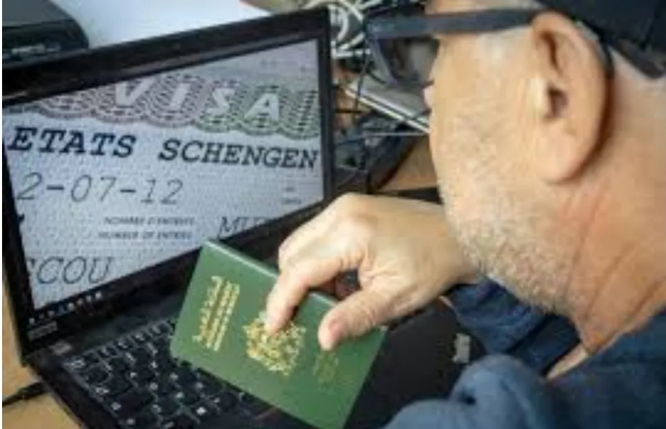 المثال “لويز عبد الرحمن” … لماذا الجهات المسؤولة والمخابرات عاجزة عن فتح تحقيق في كيفية حصول آلاف الجزائريين من البارونات على الجنسية المغربية زورا ؟