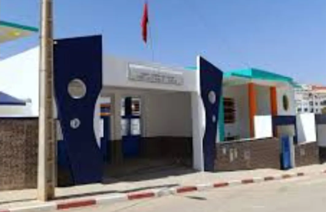 إنتقادات لاذعة تطال لوبي يسيطر جمعيات أباء وأولياء التلاميذ بمؤسسات تعليمية في إمزورن بضواحي الحسيمة