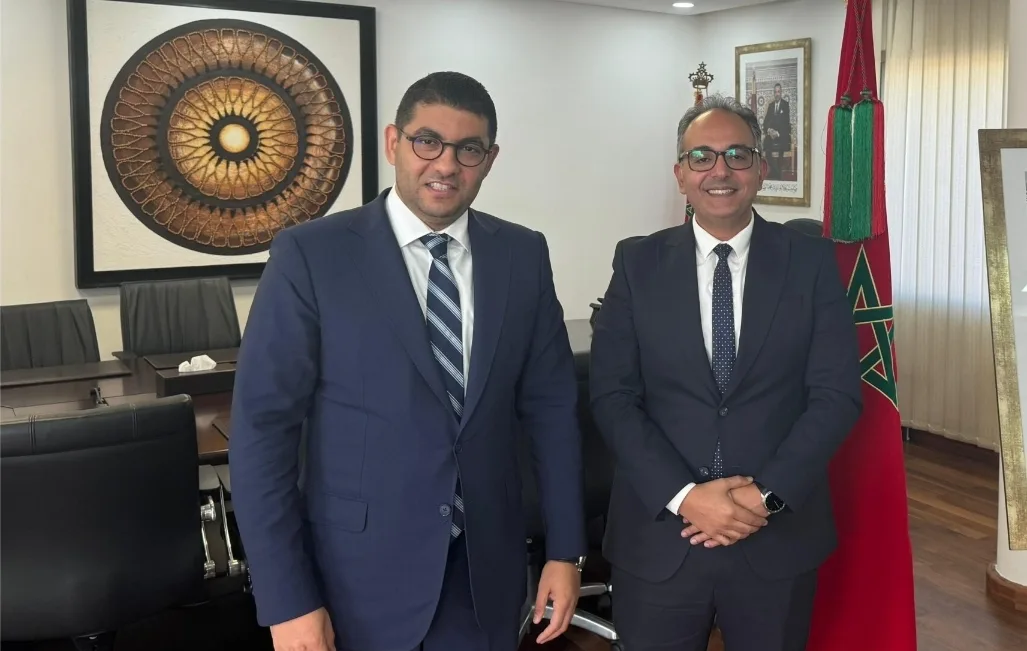 تفاديا لنشر مقاطع فيديو تدعو للتحريض على الهجرة وسب الحكومة .. وزير مغربي يلتقي مسؤول كبير في “تيكتوك”
