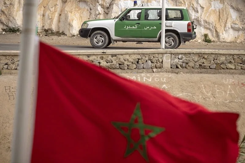 خزعبلات النظام الجزائري … إعتقال أربعة “مغاربة” بتهمة “التجسس” مع اقتراب الانتخابات الرئاسية