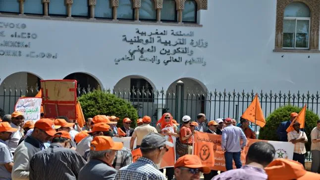 الحكومة المغربية تتجاهل دورها الاجتماعي وتفاقم الأزمات التعليمية