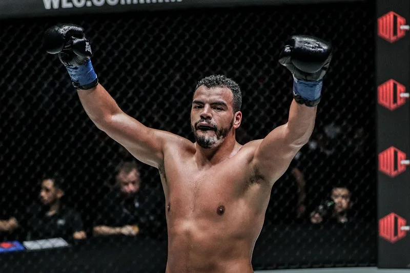المغربي طارق خبابز يستعد للدفاع عن لقبه العالمي في نزال الثأر أمام السورينامي أبينا