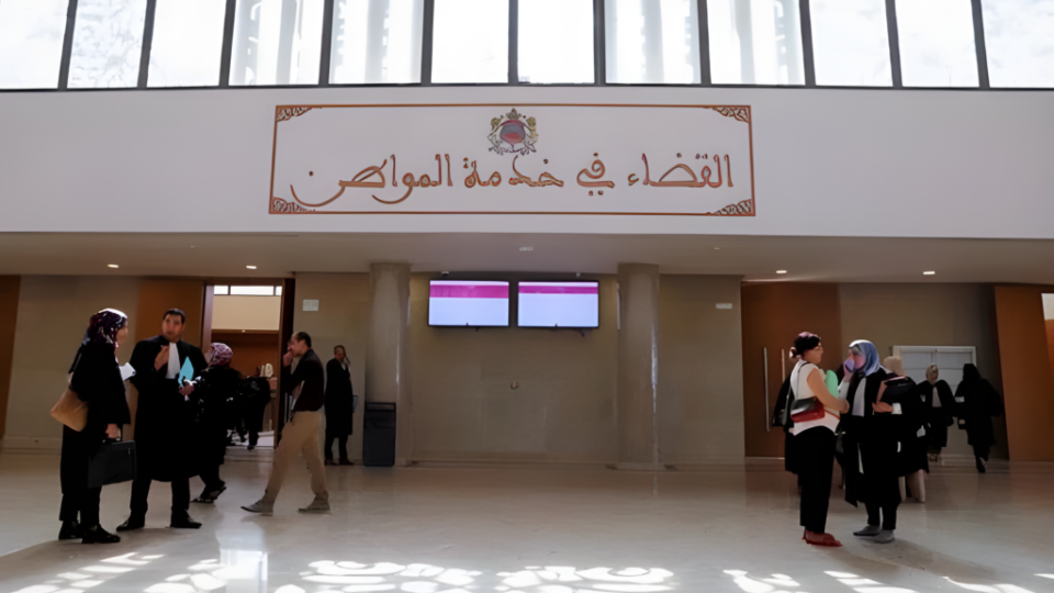 الحكومة تتراجع عن موعد اجتماعها مع النقابات وسط تصاعد الأزمة في قطاع العدل