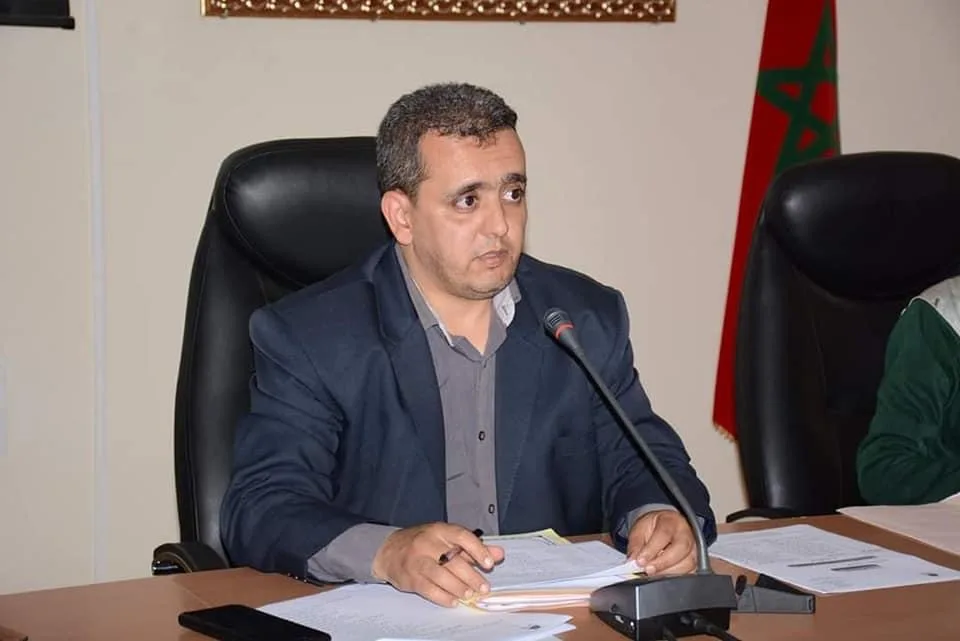 ضبط جرافة تابعة لمجلس إقليمي في ضيعة رئيس جماعة بتزنيت يثير الجدل حول استغلال الممتلكات العامة