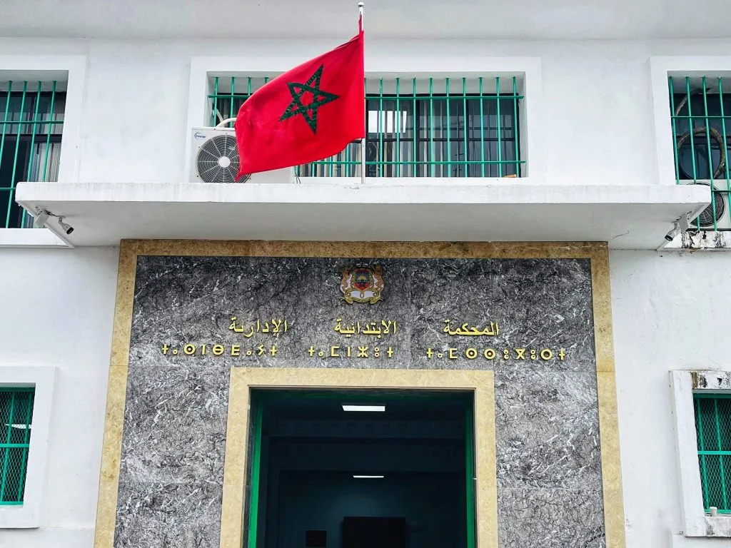 المحكمة الإدارية بطنجة تعزل نائبين لرئيس مقاطعة طنجة المدينة