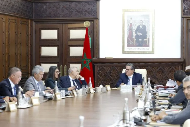 الحكومة تطلق برنامجاً لإعادة تأهيل المنازل والبنية التحتية المتضررة جراء فيضانات الجنوب الشرقي