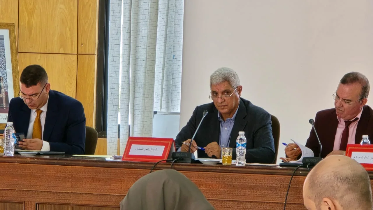فيديوهات :      نقاش ساخن في دورة أكتوبر بجماعة الحسيمة
