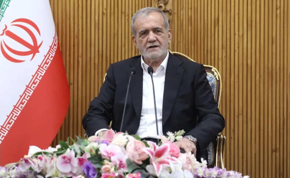 الرئيس الإيراني يتعهد برد أقسى على إسرائيل في حالة ردها على هجوم أمس