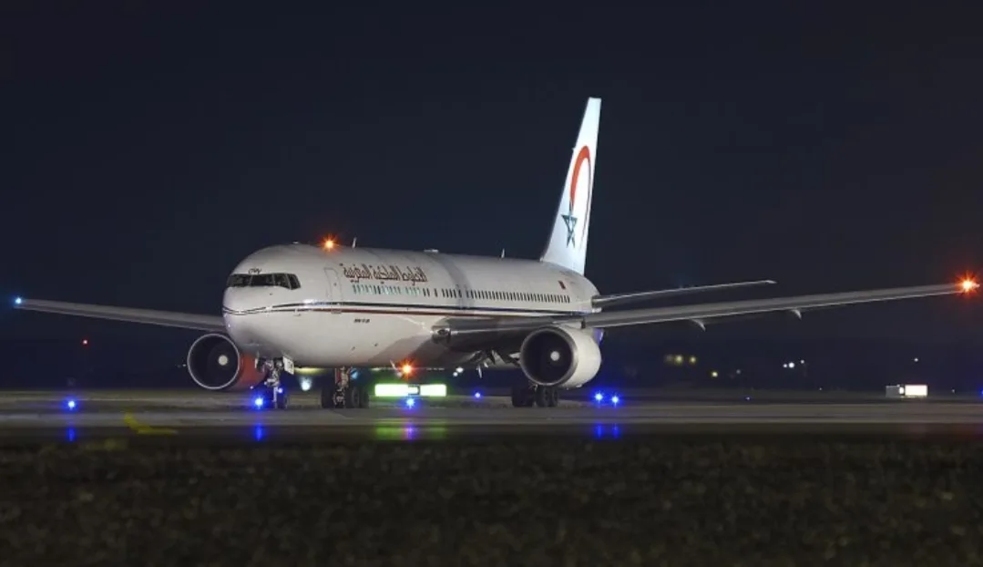 كانت قادمة من باريس إلى وجدة … طائرة مغربية تنزل في مطار إسباني دون سابق إشعار وتترك المغاربة عرضة للضياع لساعات طوال