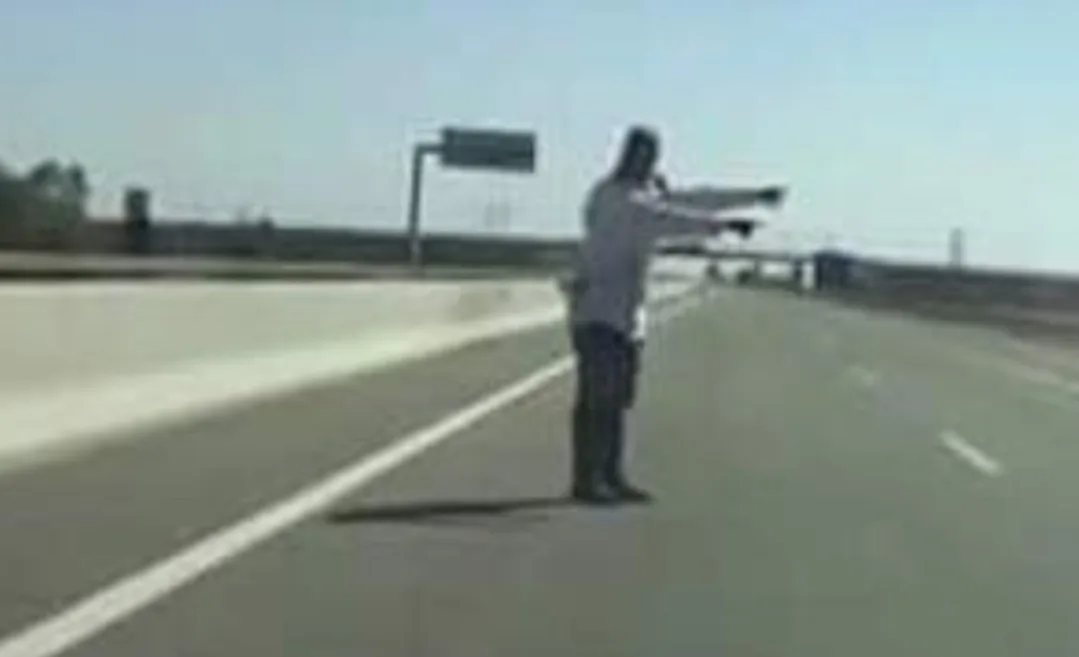 الدرك الملكي عند محطة الأداء على الطريق السيار بجرسيف وابتزاز السائقين برادار مزور