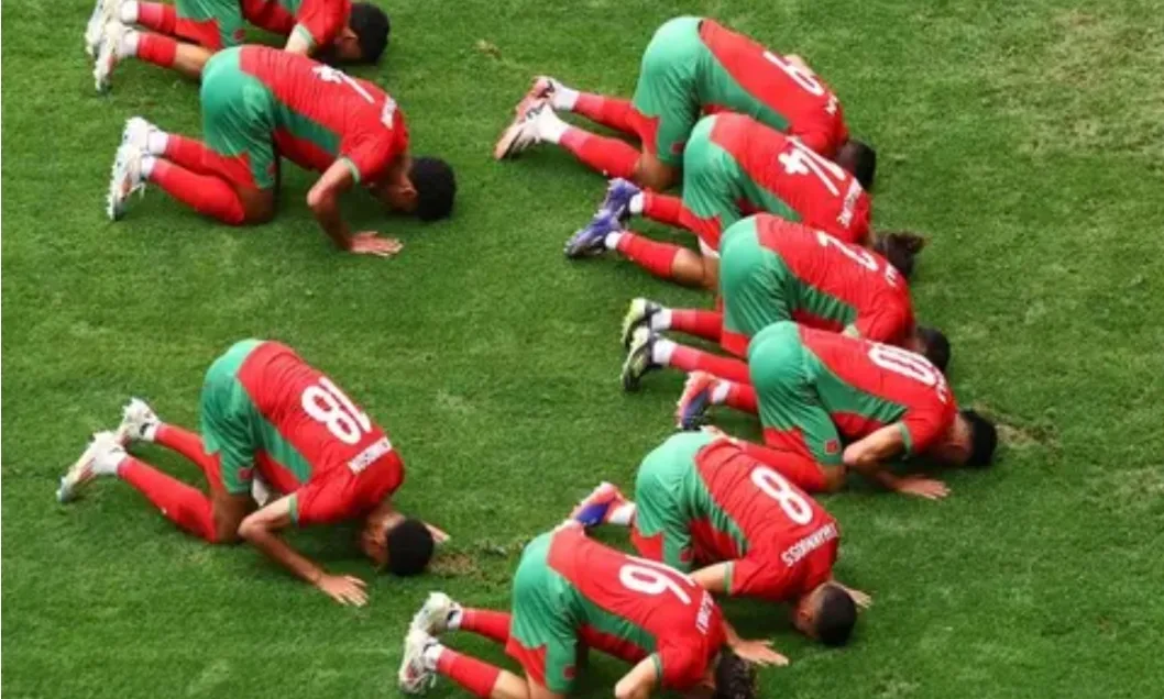 التشكيلة :     الركراكي يغامر بحركاس وبلعمري في دفاع المنتخب المغربي في مباراة إفريقيا الوسطى بعد قليل