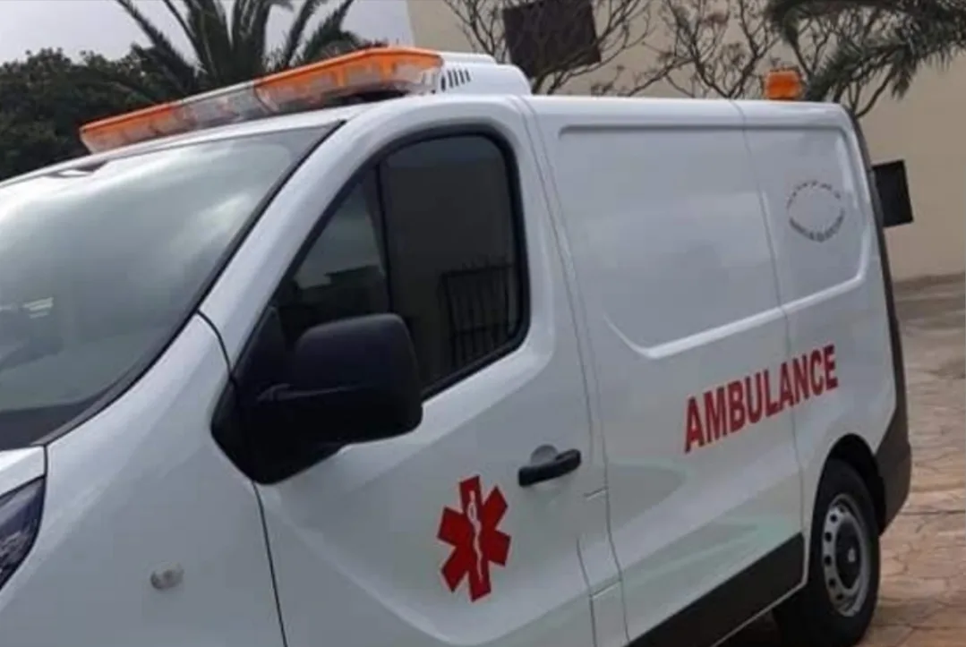 سيارة إسعاف جماعة عين الصفا بوجدة لخدمة أجندات والقيام بمهام خاصة دون المرضى