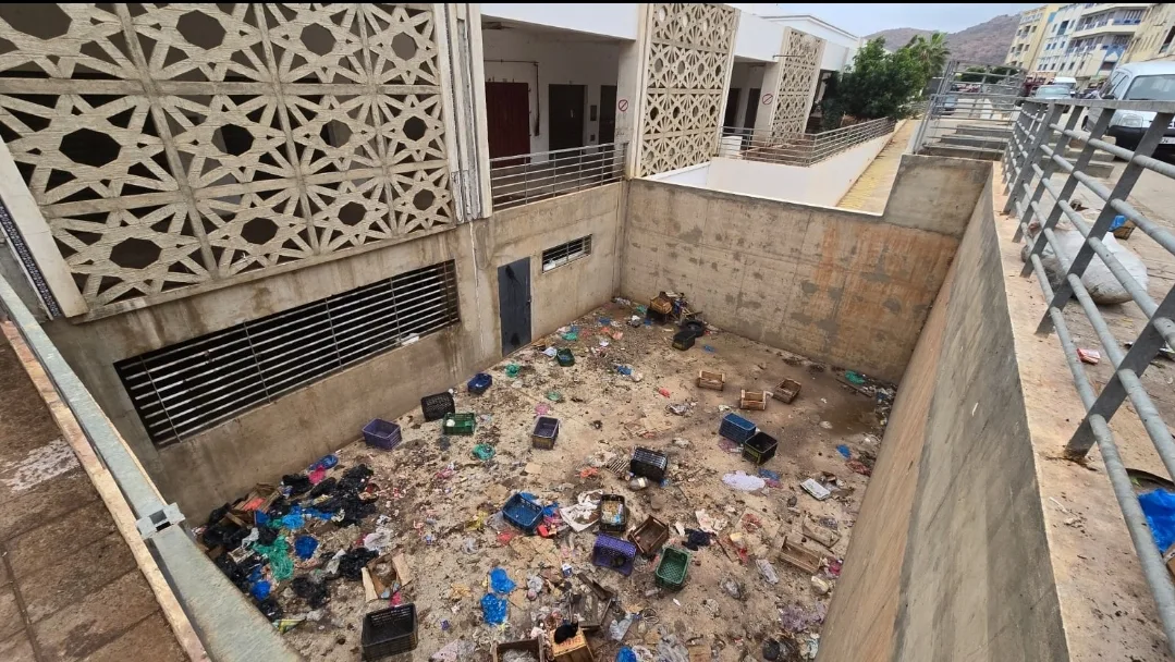 رئيس جماعة بني بوعياش بالحسيمة يسيطر على المركب التجاري رفقة نائبه بعد إقتنائهما لمحلات بأبخس الأثمان