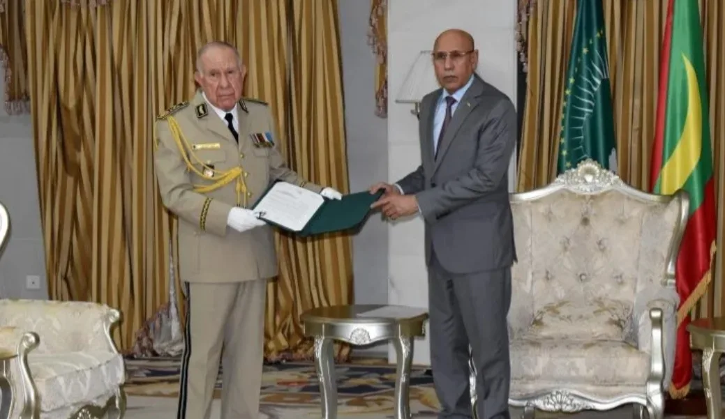 شنقريحة “البوال” يسلم رسالة وهدية للرئيس الموريتاني من تبون