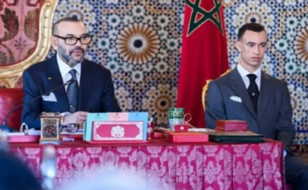خوفا من السقوط … وزراء التحالف الحكومي يشعرون بمغص شديد قبل ترؤس الملك للمجلس الوزاري