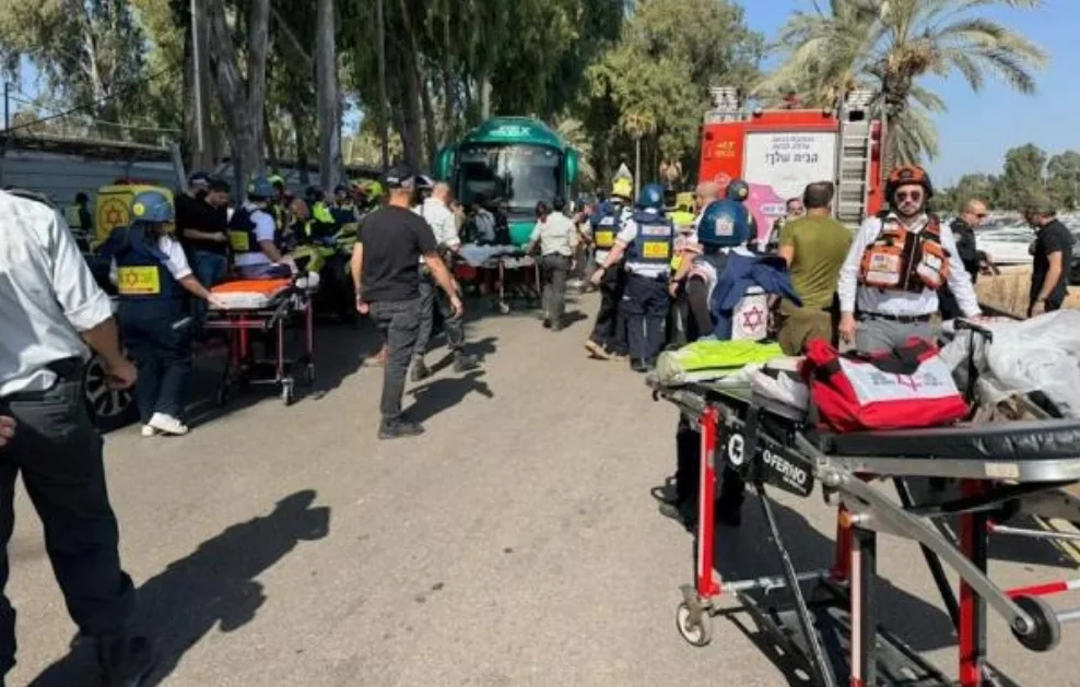 حادث دهس أمام مقر الموساد يخلف قتلى وجرحى ضمنهم جنود