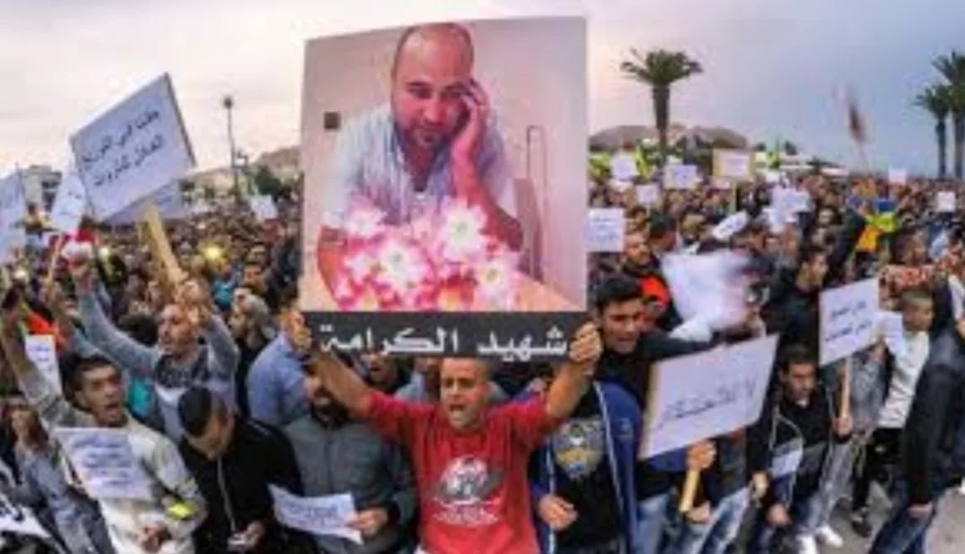 في الذكرى الثامنة لطحن بائع السمك محسن فكري … الزفزافي ورفاقه يجددون مطالبهم بكشف الحقيقة