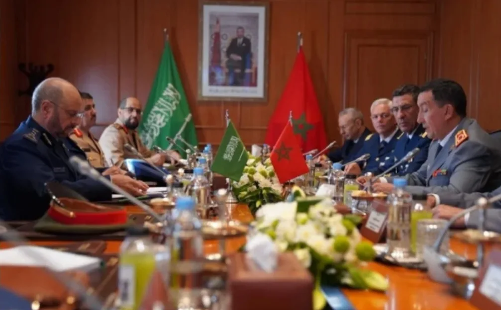 المفتش العام للقوات المسلحة المغربية يتباحث مع قائد الأركان العامة للجيش السعودي