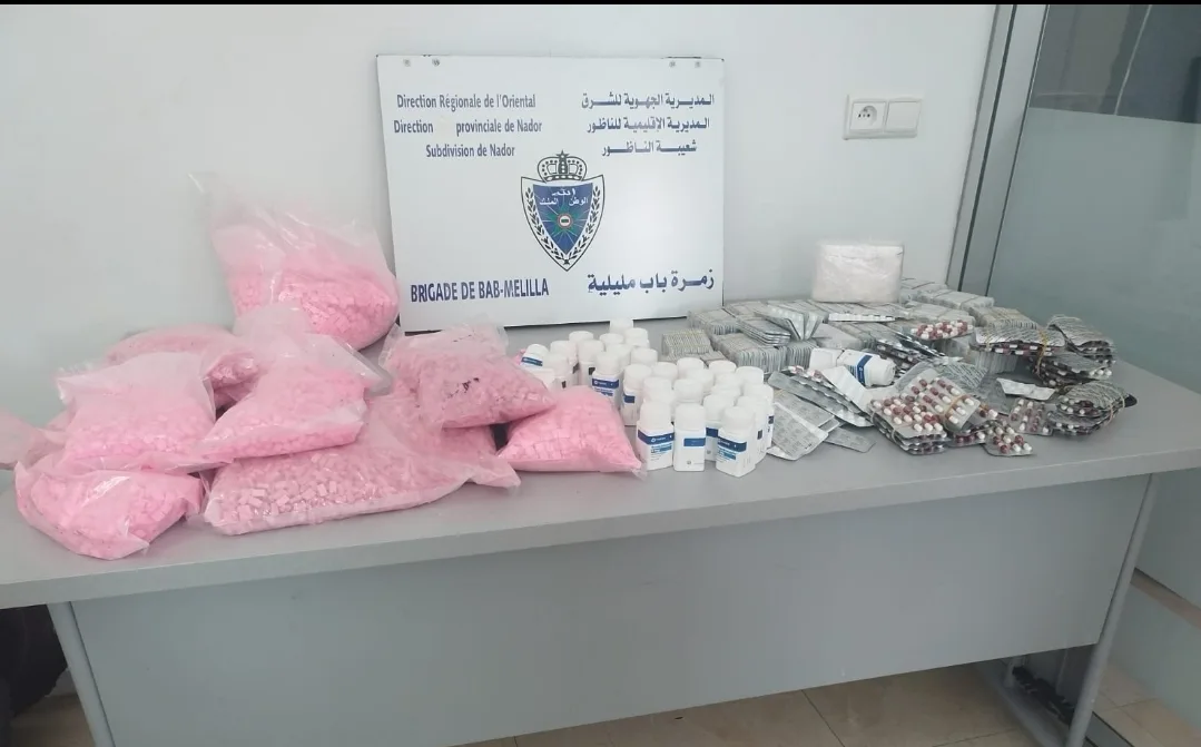 الجمارك المغربية ببوابة مليلية تحجز كميات كبيرة من المخدرات في حوزة مغربي وإسباني