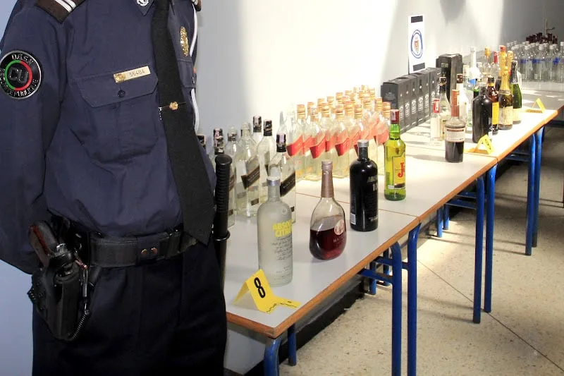 توقيف شخصين مبحوث عنهما وطنيا في القصر الكبير بتهمة الاتجار بالخمور