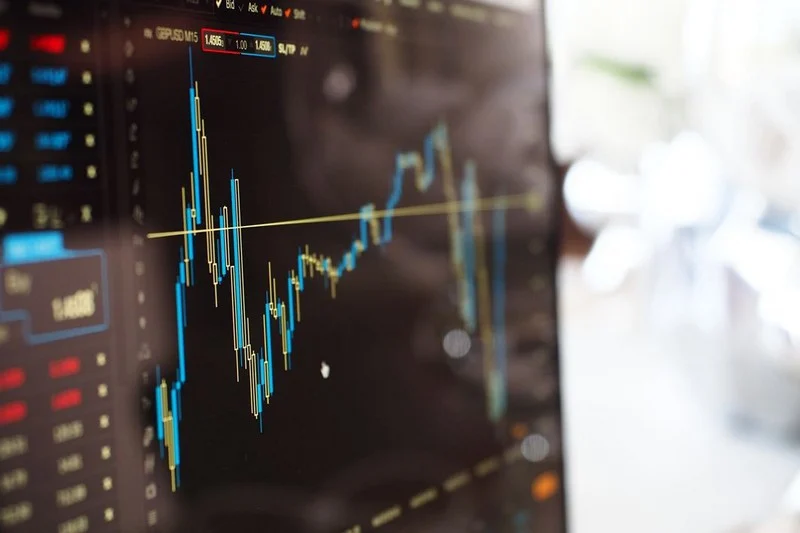 بورصة الدار البيضاء تبدأ تداولاتها بارتفاع طفيف يدعم المؤشرات الرئيسية