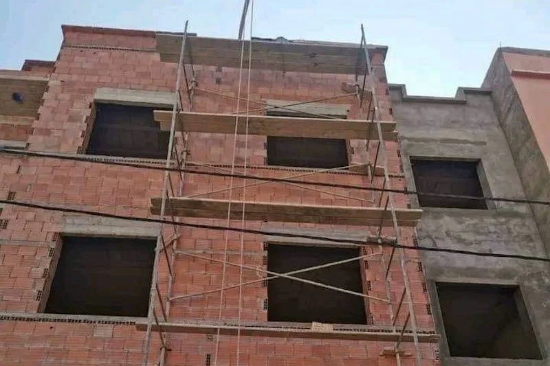 سقوط مميت .. مقتل عامل بناء في حادث مأساوي بسوق السبت أولاد النمة بلفقيه بنصالح