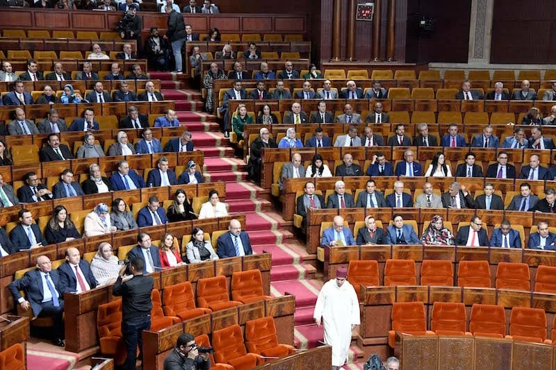 أغلبية النواب ترفض غرامة الموثقين وتطالب بتخصيص أجور موظفي الصحة من الميزانية العامة