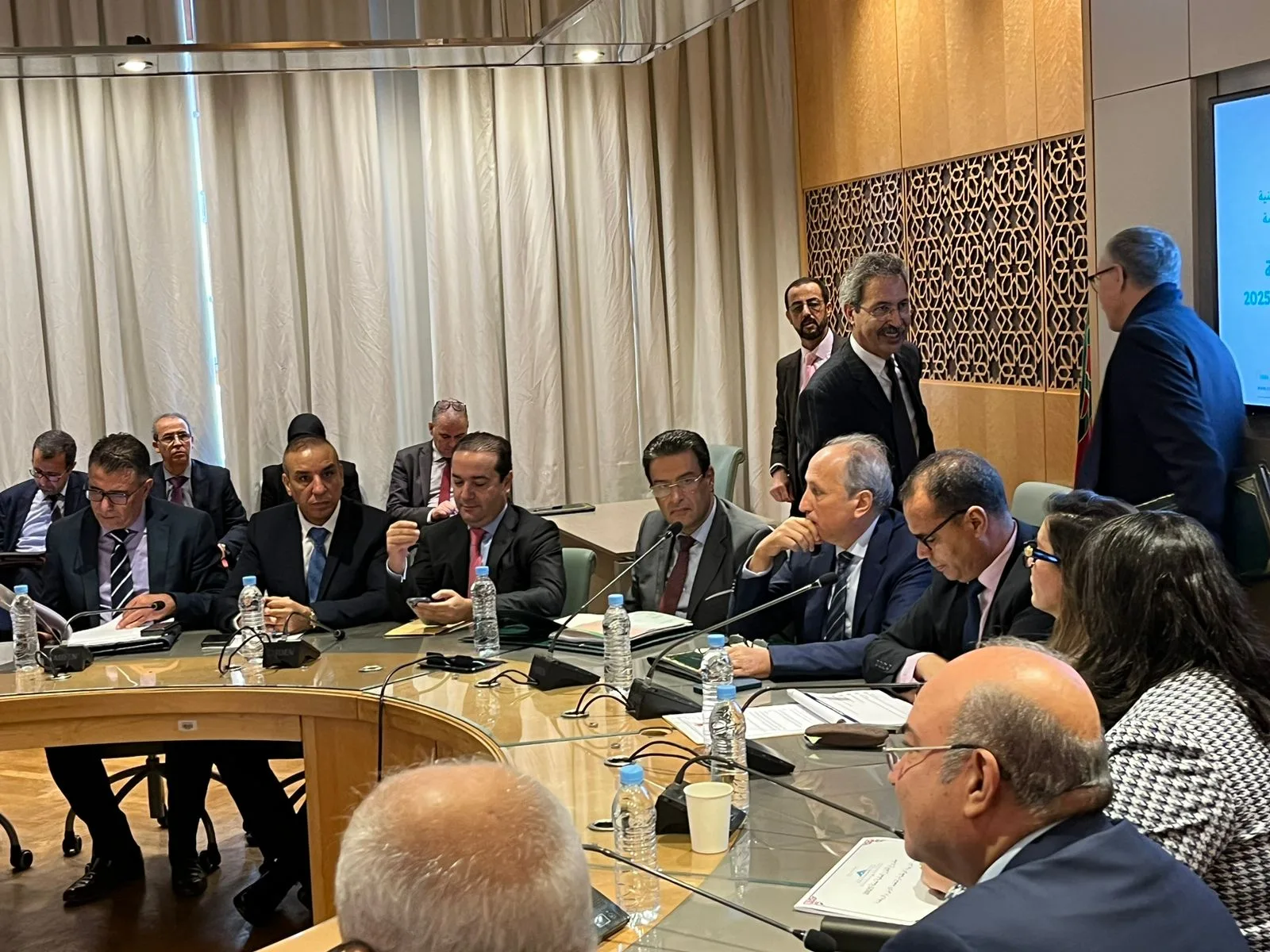 زيادة كبيرة في أجور موظفي وزارة التربية الوطنية وتحسين البنية التحتية التعليمية