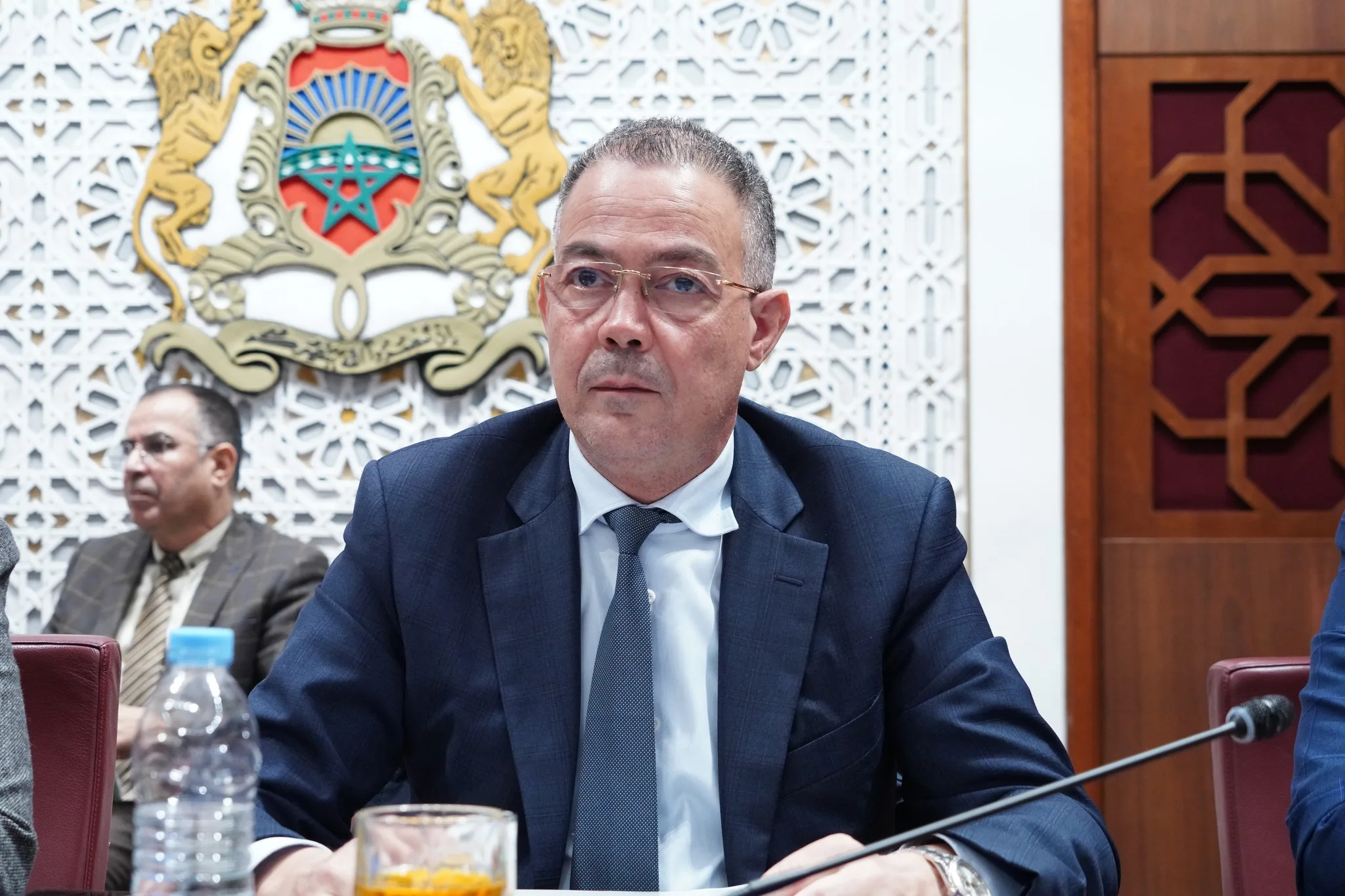لقجع يكشف عن أسعار الأدوية المرتفعة في المغرب ويطالب بحماية الصناعة المحلية
