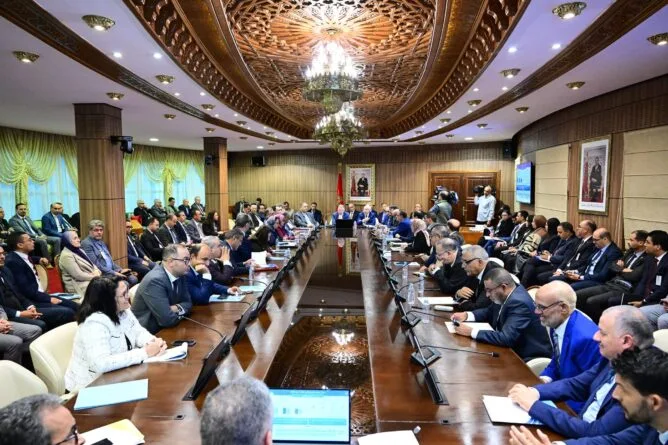 انتقادات شديدة للحكومة بمجلس المستشارين.. غياب الحوار الاجتماعي وفشل في تحقيق وعود التشغيل