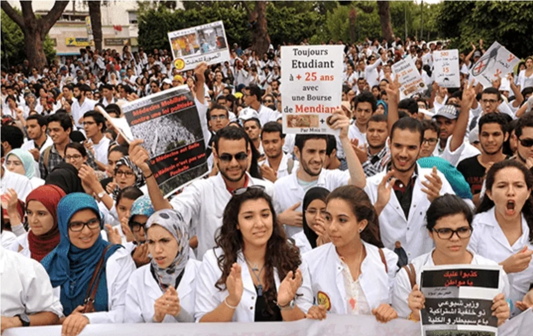 طلبة الطب والصيدلة يقررون وقف التصعيد