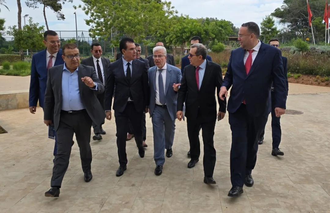عامل إقليم الحسيمة يغادر ندوة نظمتها غرفة التجارة والصناعة والخدمات بجهة الشمال غاضبا