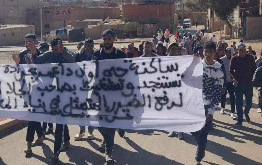 ساكنة جرادة تحتج على إنشاء معمل للآجور بوسط المدينة