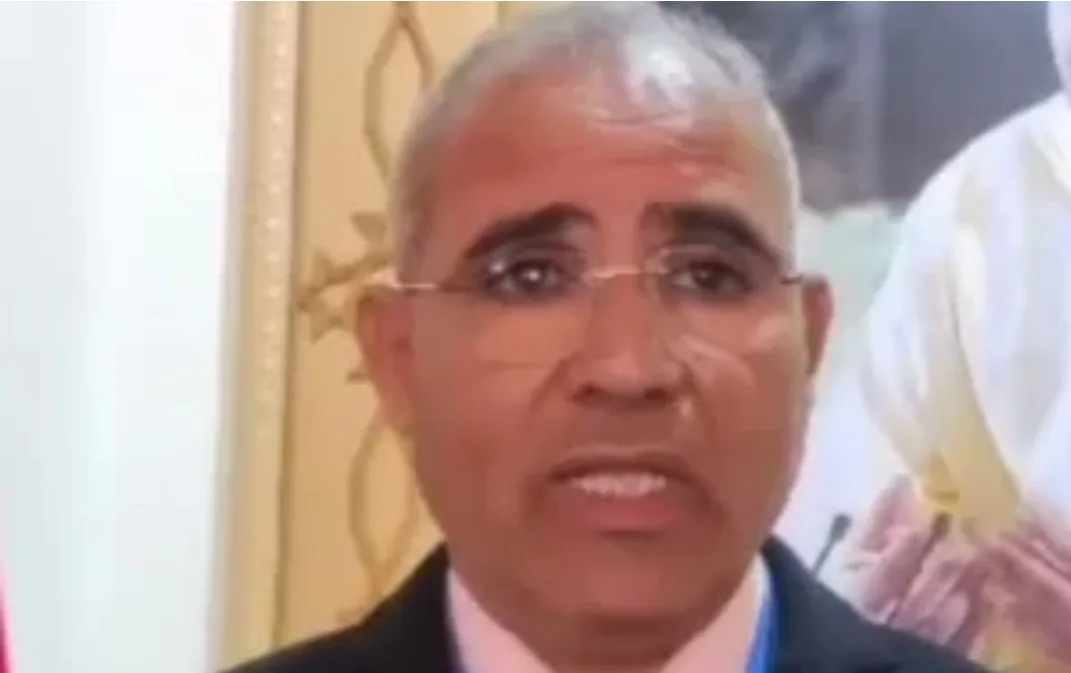 والي الجهة على المحك … رئيس غرفة الصناعة التقليدية لجهة الشرق وبعض نوابه يبيعون شواهد إدارية موقعة على بياض للراغبين في “الفيزا”