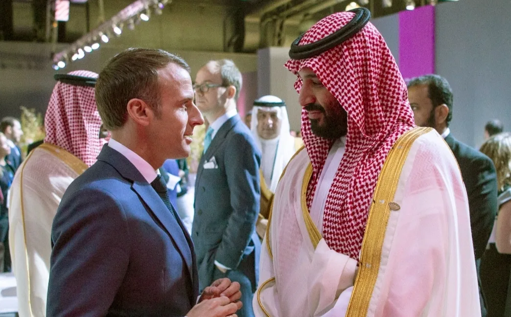 بعد زيارته التاريخية للمغرب … ماكرون يحط بالرياض !