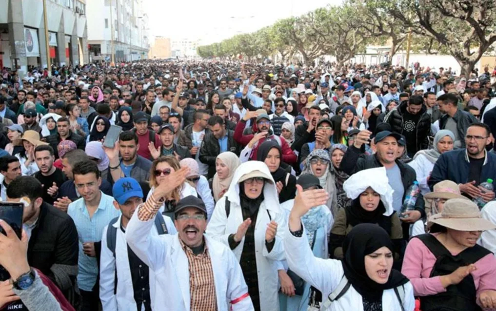 أساتذة لم يتلقوا أجورهم منذ سنة بسبب مطالبهم بتحسين أوضاعهم