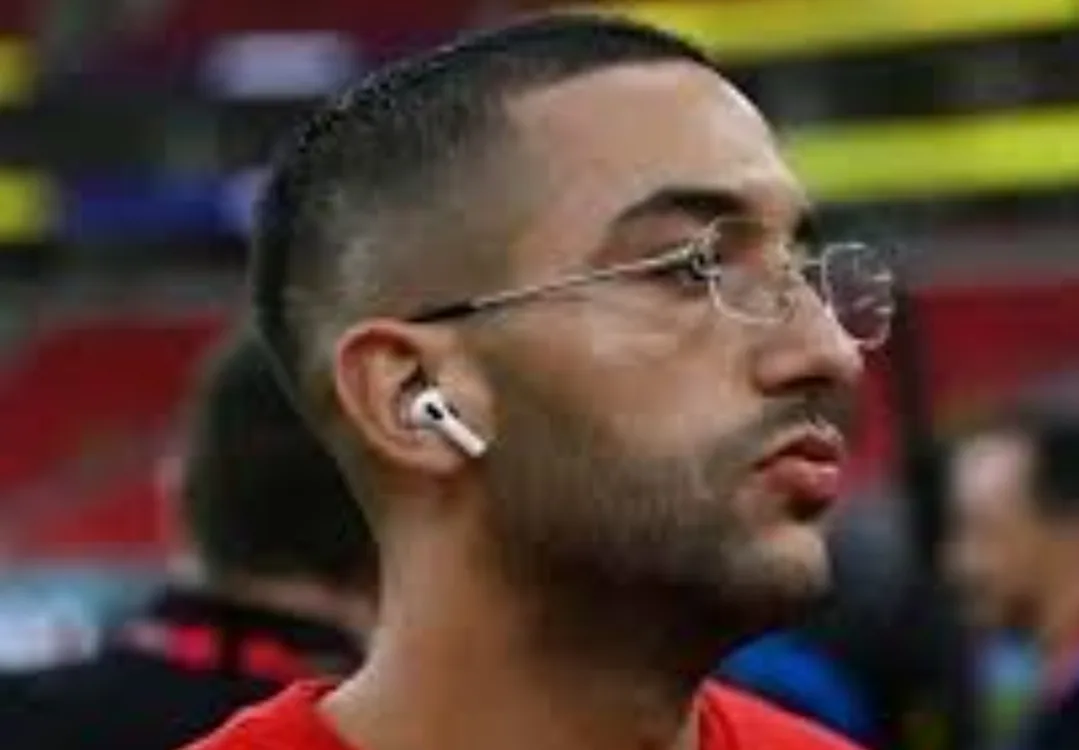 زياش يفقد الكثير من شعبيته وسط الجماهير المغربية … ويستفز المنتخب المغربي بصور مثيرة خلال مواجهة ليسوتو هذه الليلة !