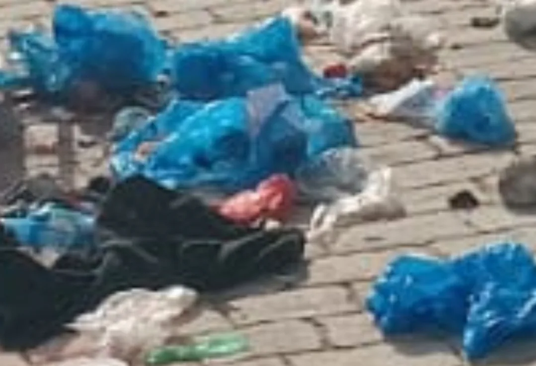 جماعة بني بوفراح بإقليم الحسيمة تغرق تحت الأزبال