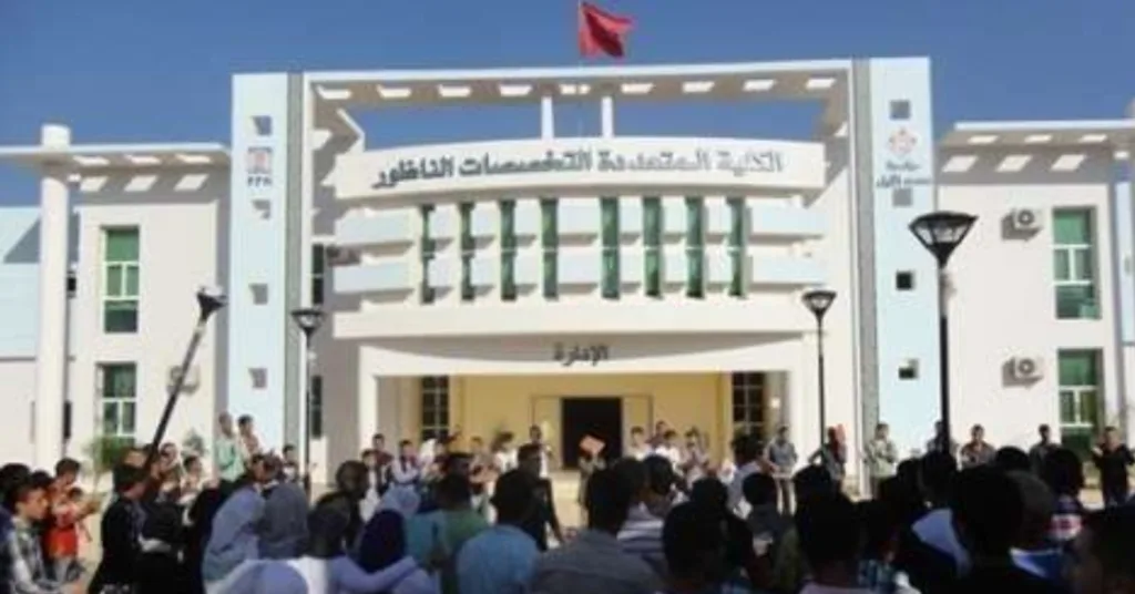 فيديو :   كلية الناظور تغرق في الأوساخ والروائح المنبعثة من المرافق الصحية