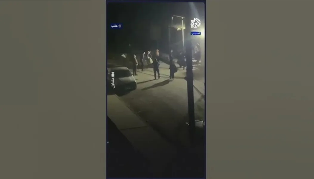 فيديو :   المعارضة السورية تطلق مئات المعتقلين في سجن حلب بعد السيطرة على المدينة