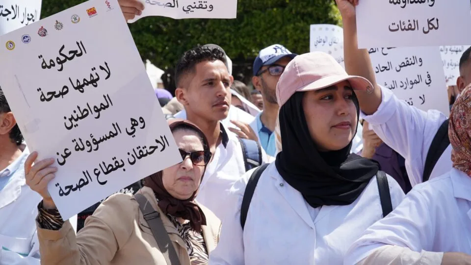 إضراب في قطاع الصحة يشعل التوتر مع الوزير أمين التهراوي