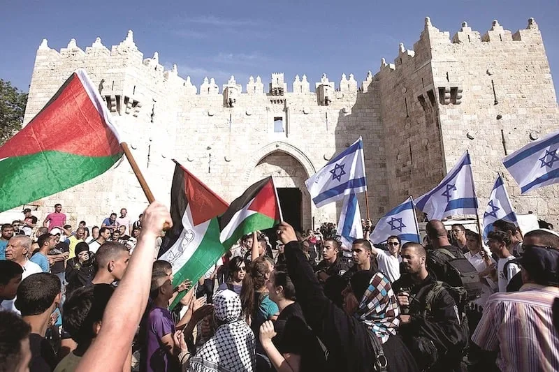 استطلاع: الشباب الإسرائيليون يفضلون الحرب على السلام ويرون الفلسطينيين كتهديد دائم