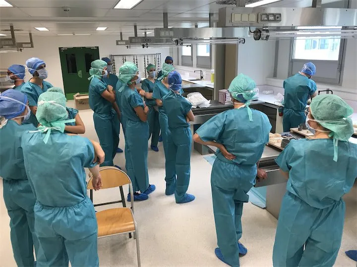 الأطباء الداخليين والمقيمين يعلنون إضراباً وطنياً احتجاجاً على تجاهل مطالبهم