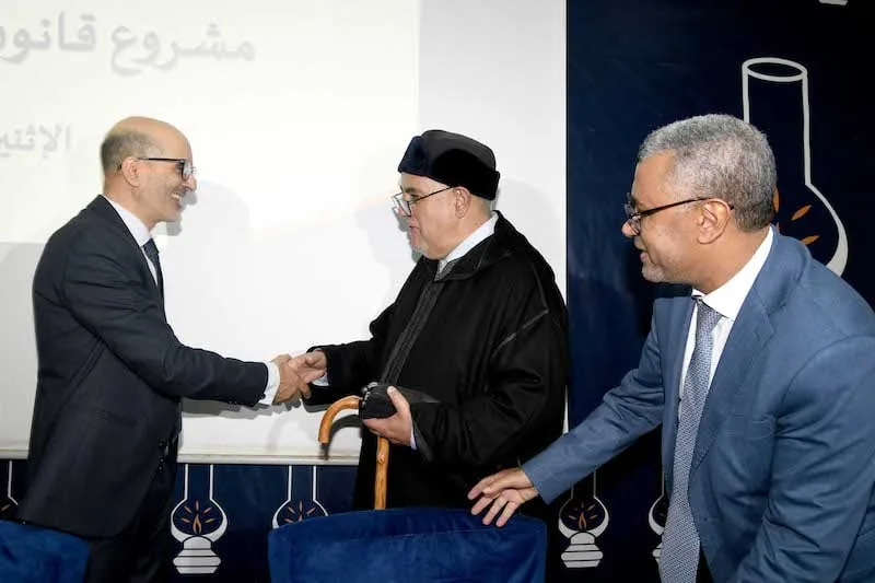 الجدل حول شرعنة مكاسب ألعاب “القمار” يكشف تناقضات سياسية